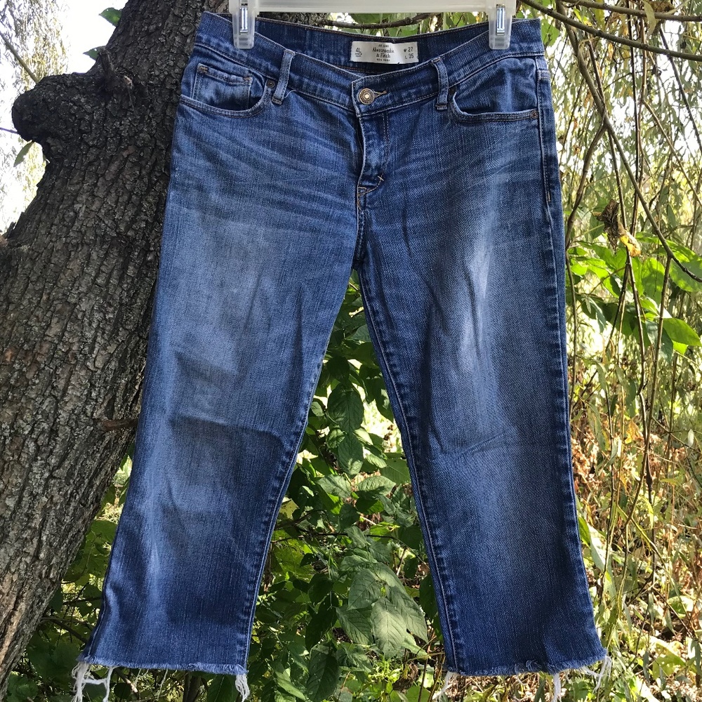 🌻Fray Hem Jean Capris